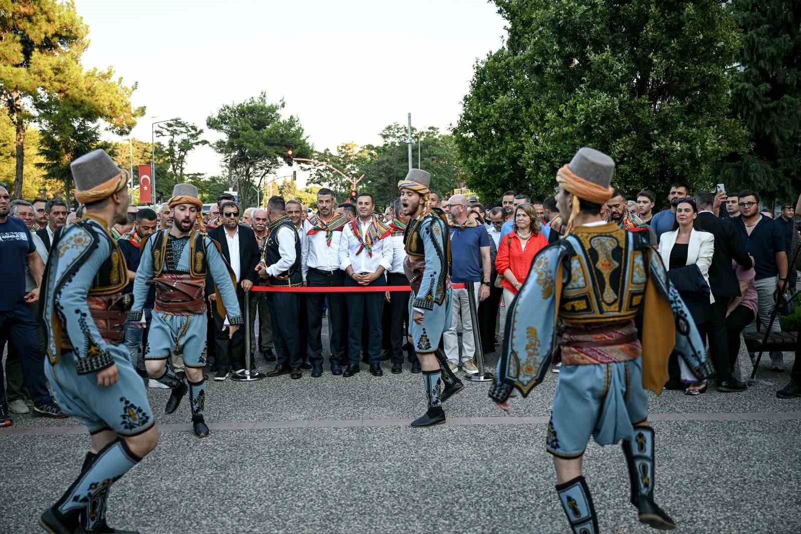 Geleneksel Kurtdereli Mehmet Pehlivan Yağlı Güreşleri’nin 1. günü kortejle sona erdi