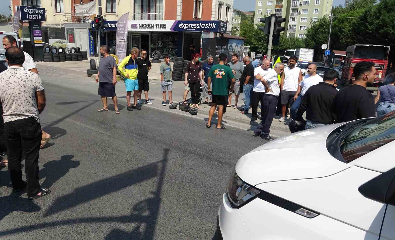 Kartal’da minibüsün çarptığı scooter sürücüsü ağır yaralandı