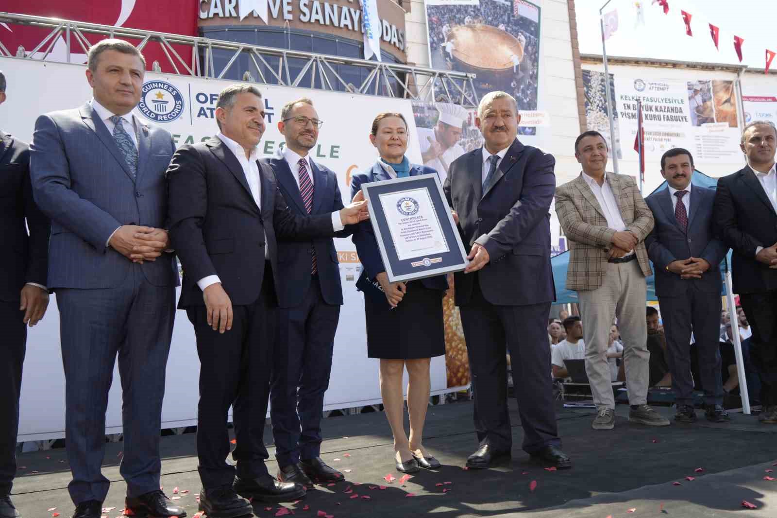 Kelkit’te kuru fasulyeyle dünya rekoru kırıldı