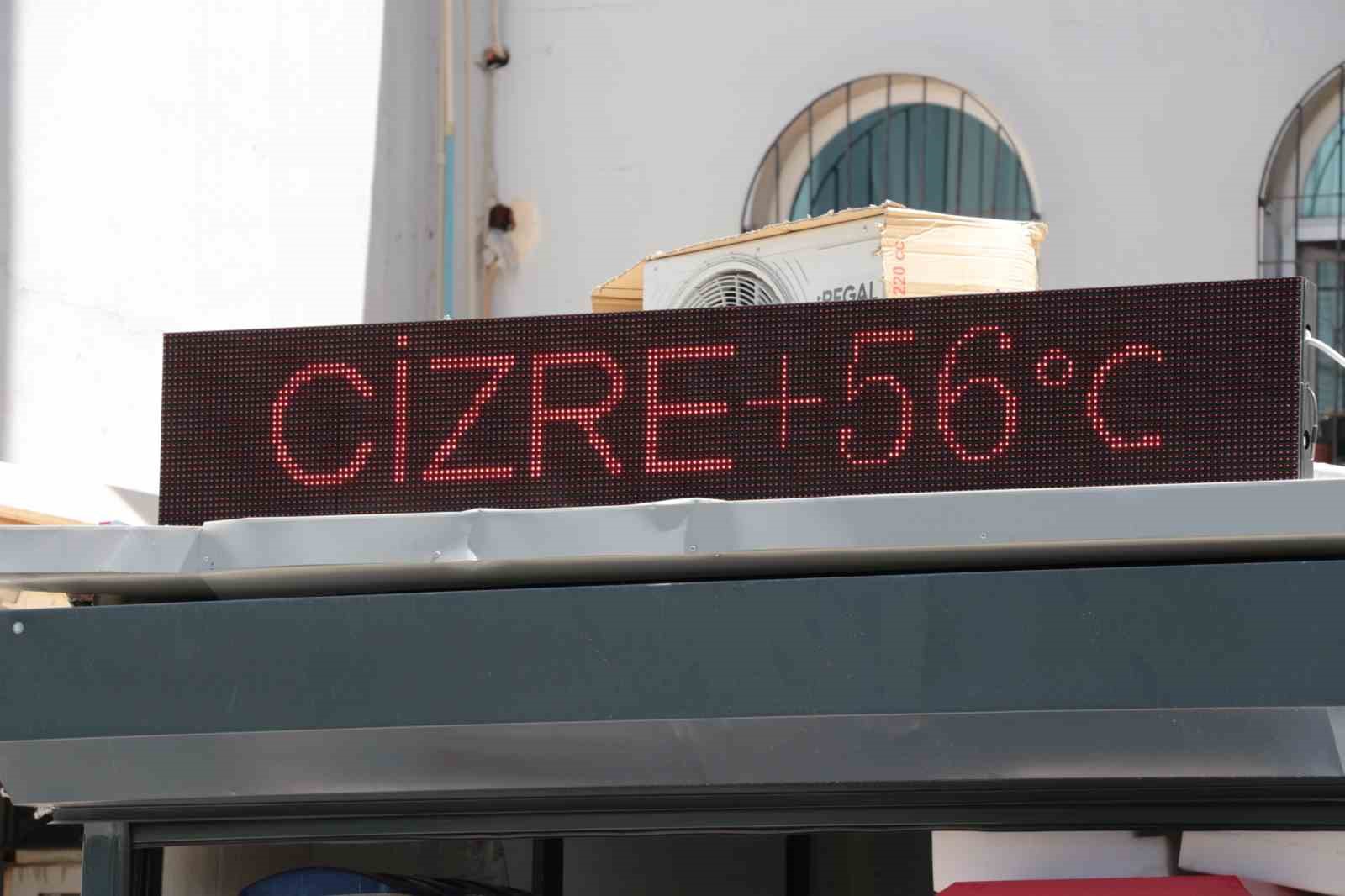 Termometrelerin 55 dereceyi bulduğu Cizre’de, fırın ustaları 80 derecede ekmek üretiyor