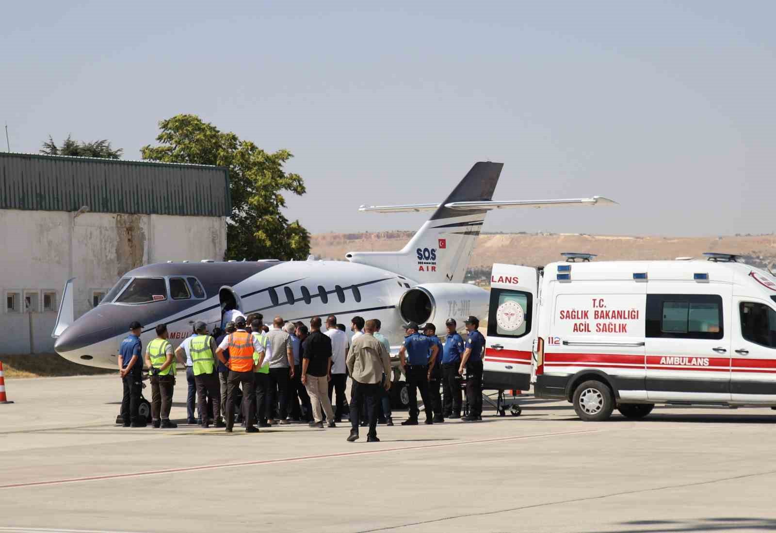 Bıçaklanan Milletvekili Melih Meriç ambulans uçakla İstanbul’a sevkedildi
