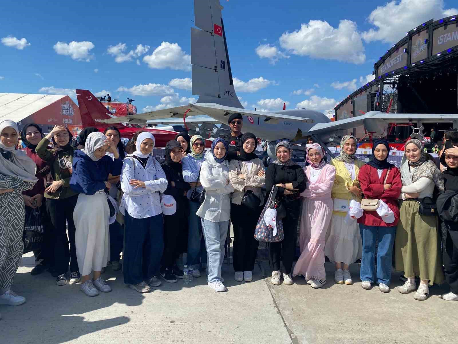 Esenyurt Belediyesi’nden gençlere TEKNOFEST Mavi Vatan gezisi