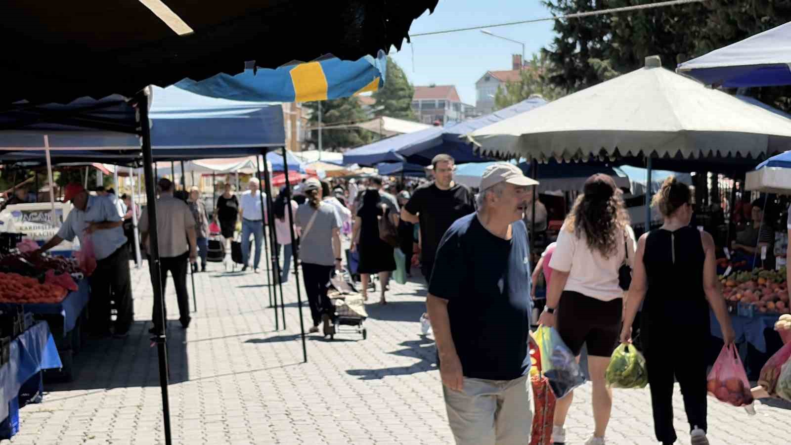 Kırklareli’nde semt pazarlarındaki fiyatlardan hem vatandaş hem de pazarcı memnun