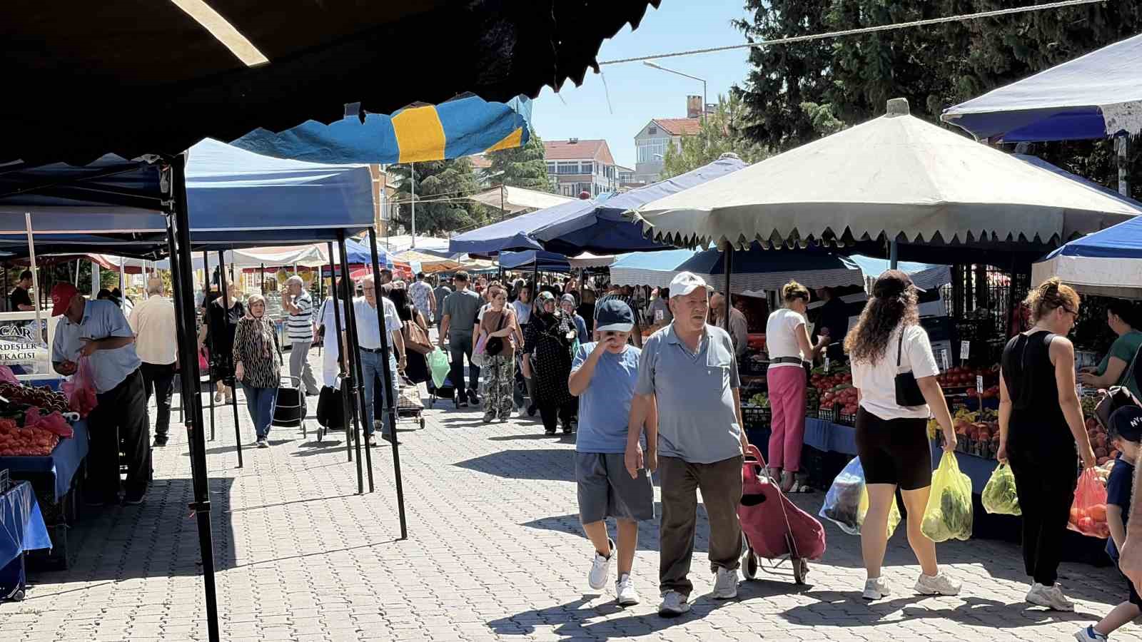 Kırklareli’nde semt pazarlarındaki fiyatlardan hem vatandaş hem de pazarcı memnun