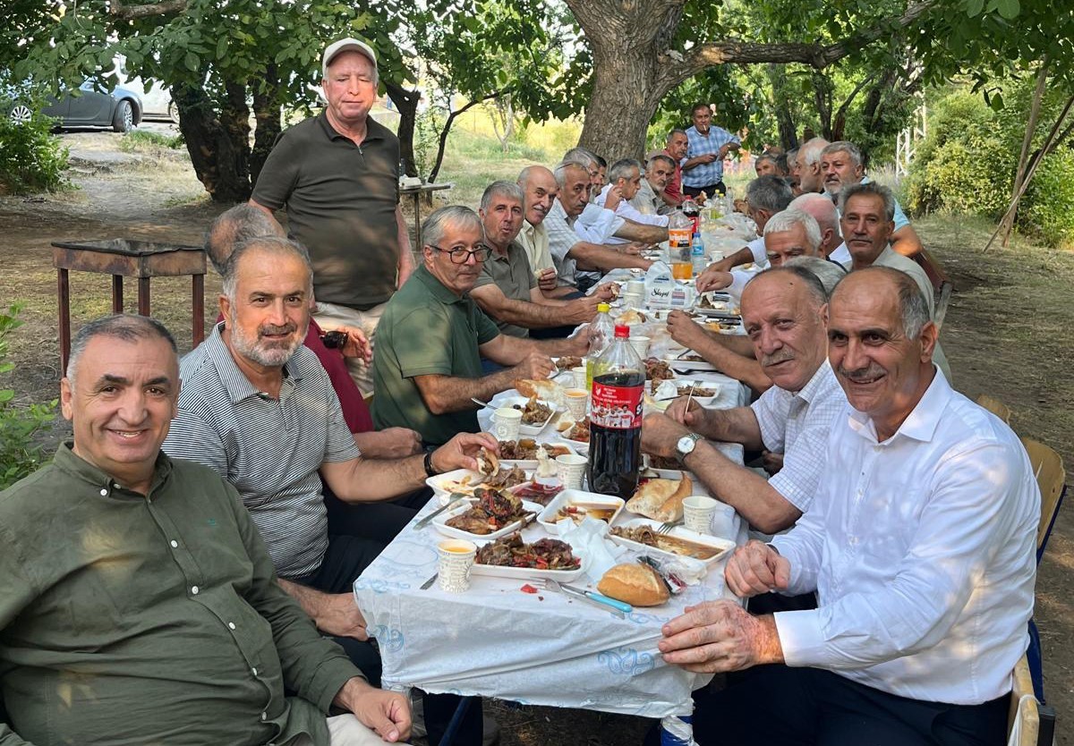 Lise arkadaşları 43 yıl sonra Ahlat’ta buluştu