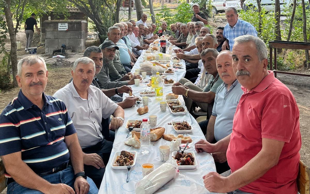 Lise arkadaşları 43 yıl sonra Ahlat’ta buluştu