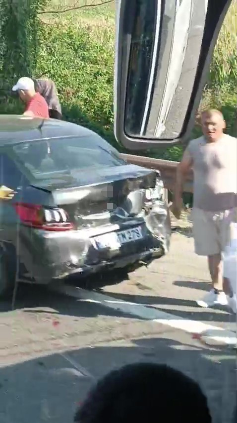 Kocaeli’de iki ayrı noktada 8 araç zincirleme kazaya karıştı