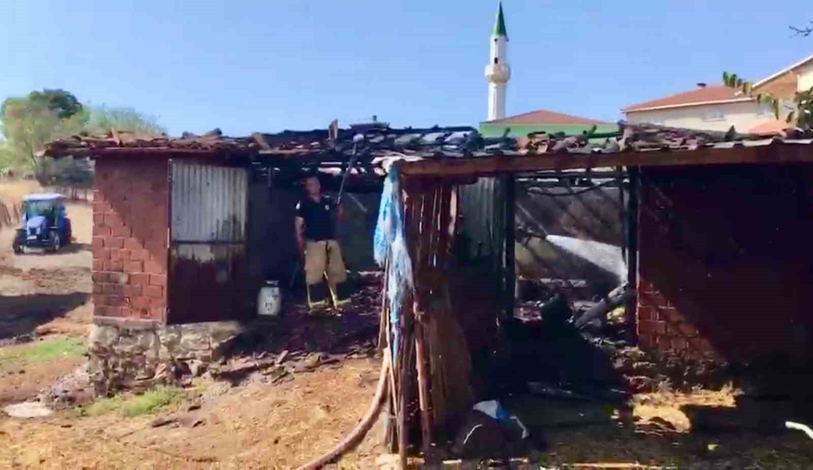 Çanakkale’de ahırda çıkan yangın söndürüldü