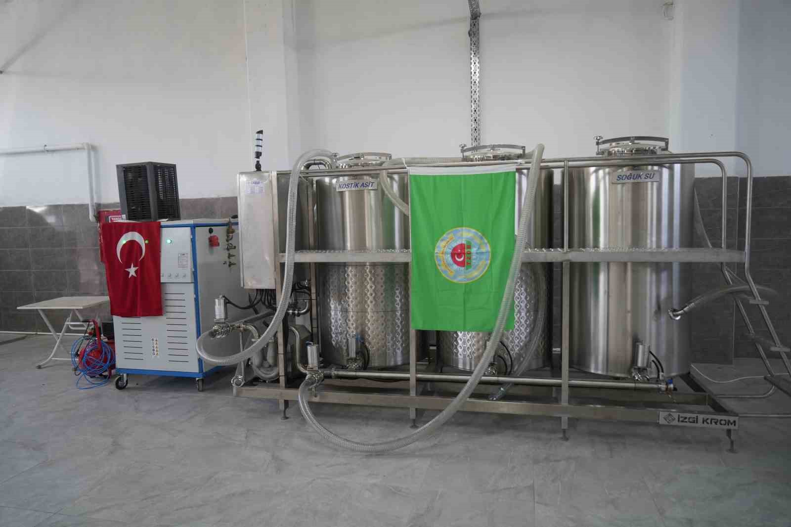 TZOB Genel Başkanı Bayraktar, Malazgirt’te süt toplama merkezini inceledi