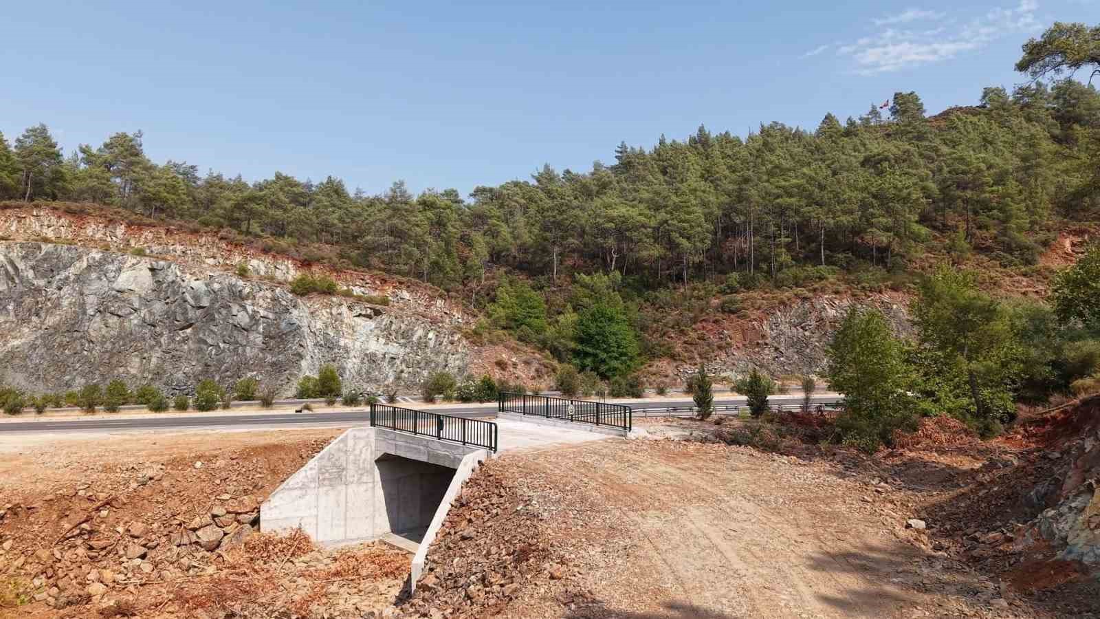 Çetibeli’nde orman ve yerleşim alanlarını ayıran yol tamamlandı