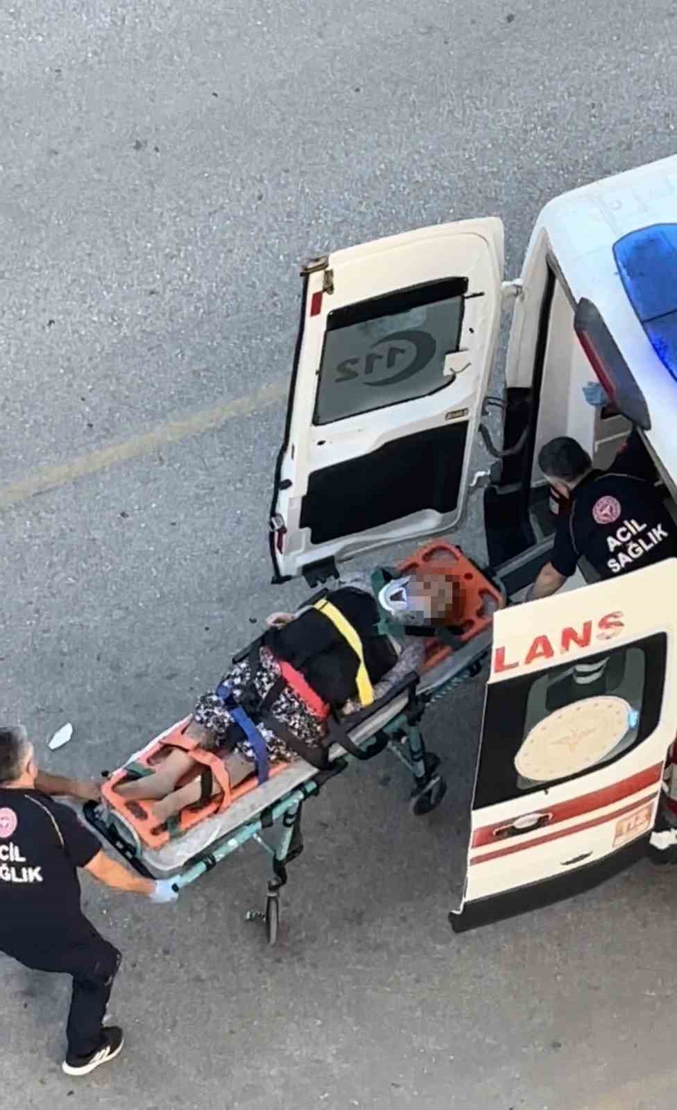 Yaya geçidinde otomobilin çarptığı kadın hayatını kaybetti: Kaza anı kamerada