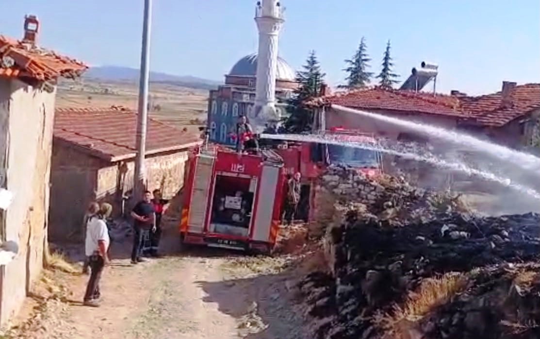 Tavşanlı’da yangın paniği: Alevler evlere ulaşmadan söndürüldü
