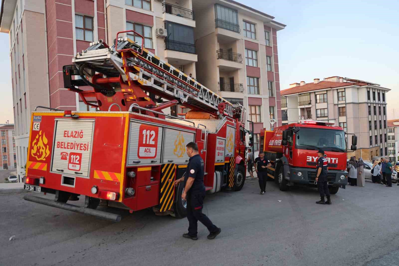 Elazığ’da binanın bodrum katında yangın: 12 kişi dumandan etkilendi, 16 kişi kurtarıldı