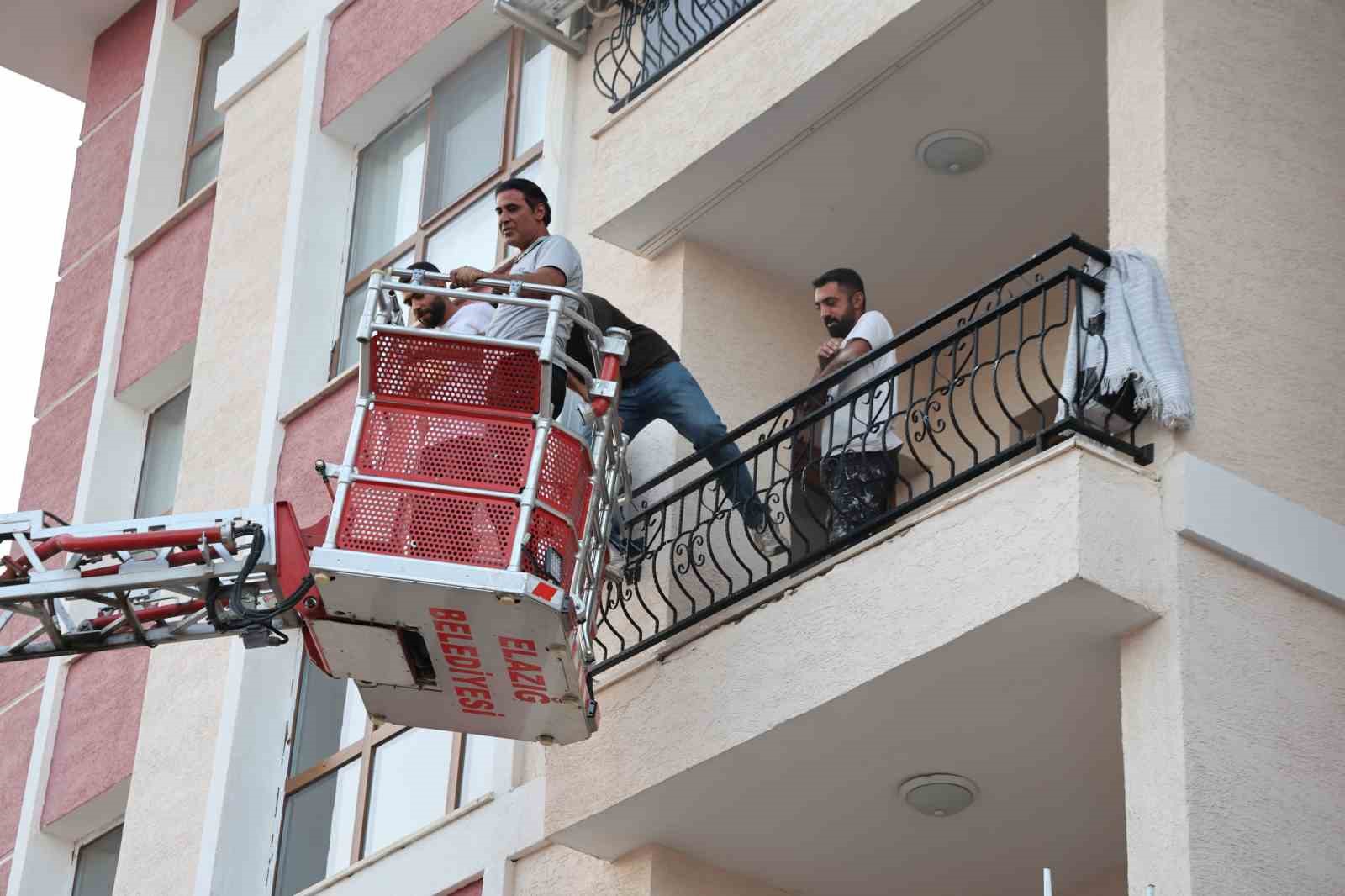 Elazığ’da binanın bodrum katında yangın: 12 kişi dumandan etkilendi, 16 kişi kurtarıldı