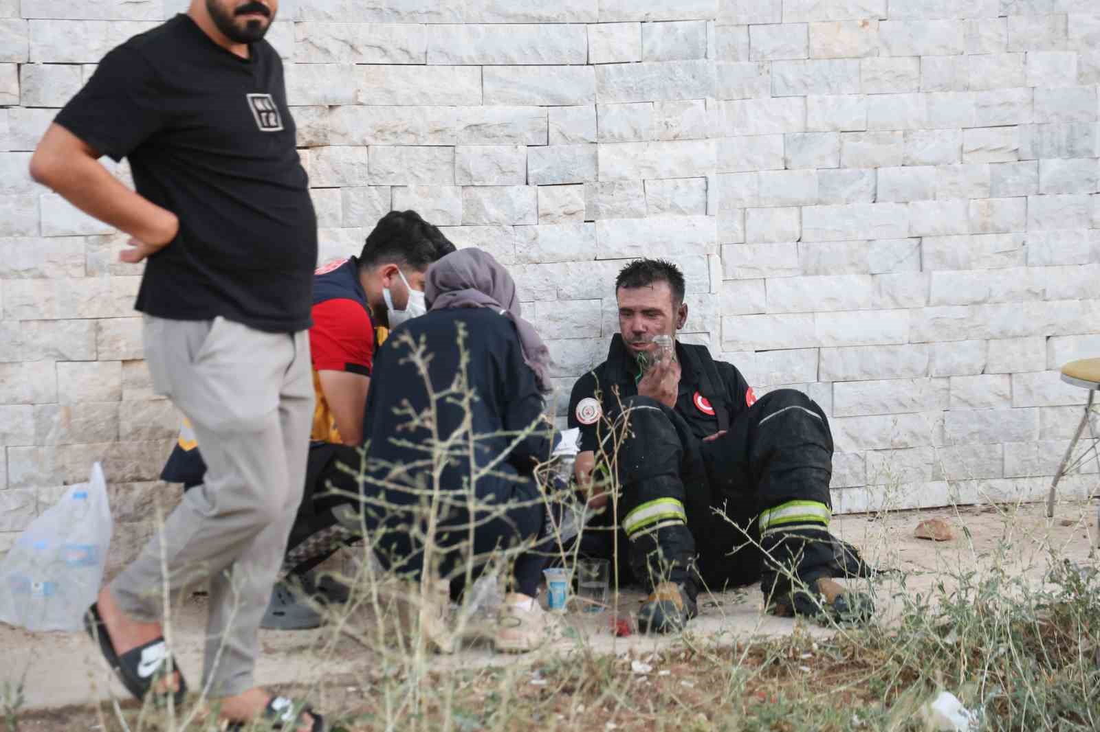 Elazığ’da binanın bodrum katında yangın: 12 kişi dumandan etkilendi, 16 kişi kurtarıldı