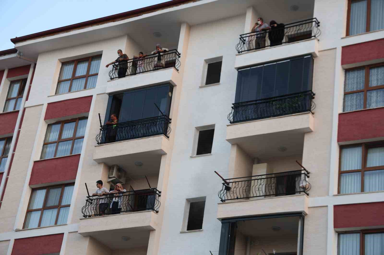 Elazığ’da binanın bodrum katında yangın: 12 kişi dumandan etkilendi, 16 kişi kurtarıldı