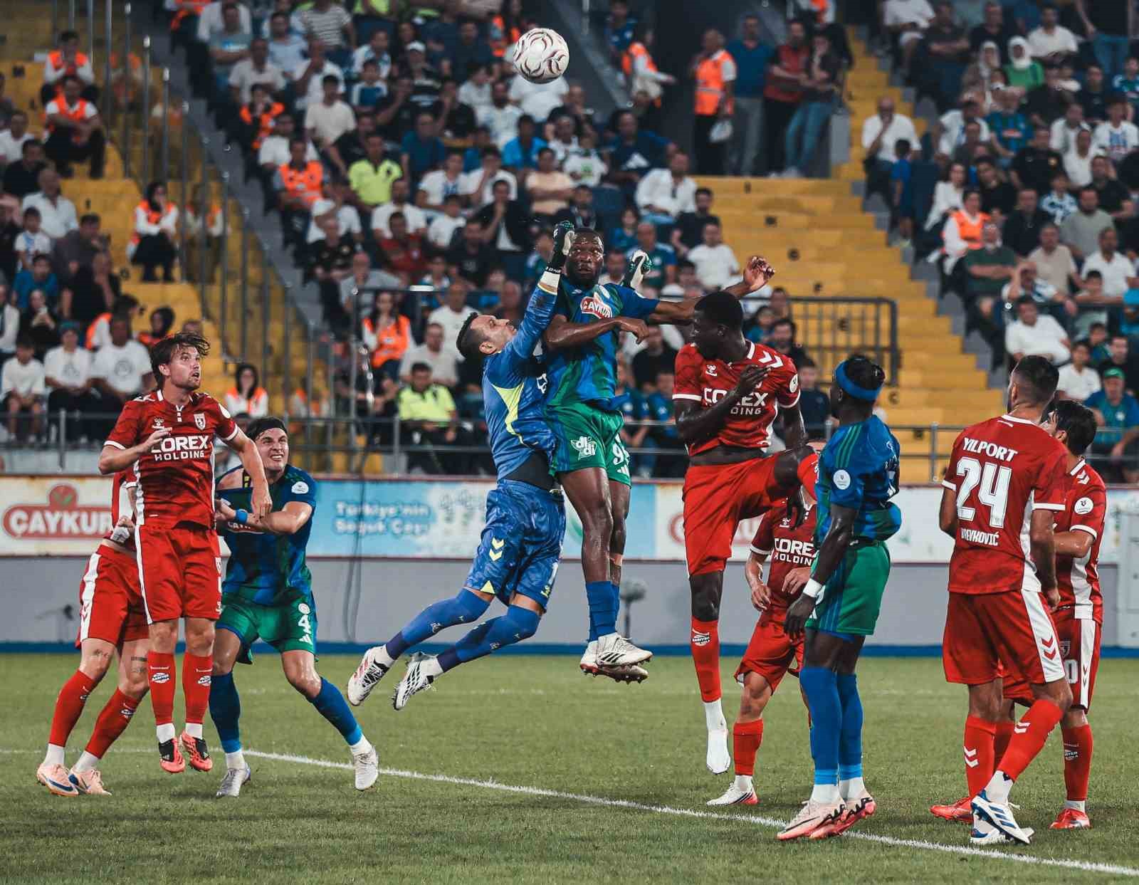 Trendyol Süper Lig: Çaykur Rizespor: 0 - Samsunspor: 1 (İlk yarı)