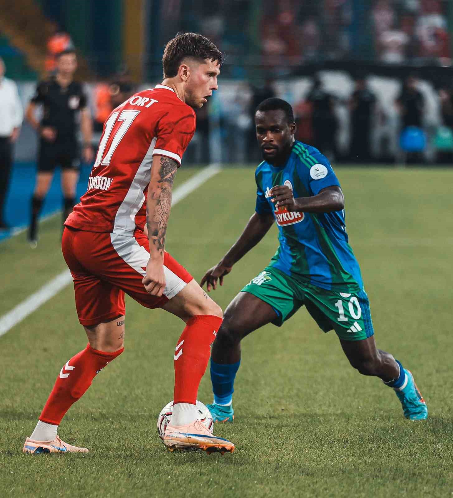 Trendyol Süper Lig: Çaykur Rizespor: 0 - Samsunspor: 1 (İlk yarı)