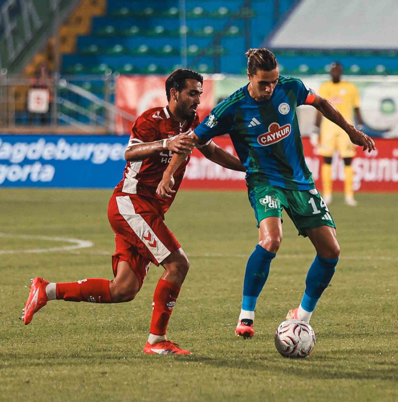 Trendyol Süper Lig: Çaykur Rizespor: 0 - Samsunspor: 1 (İlk yarı)