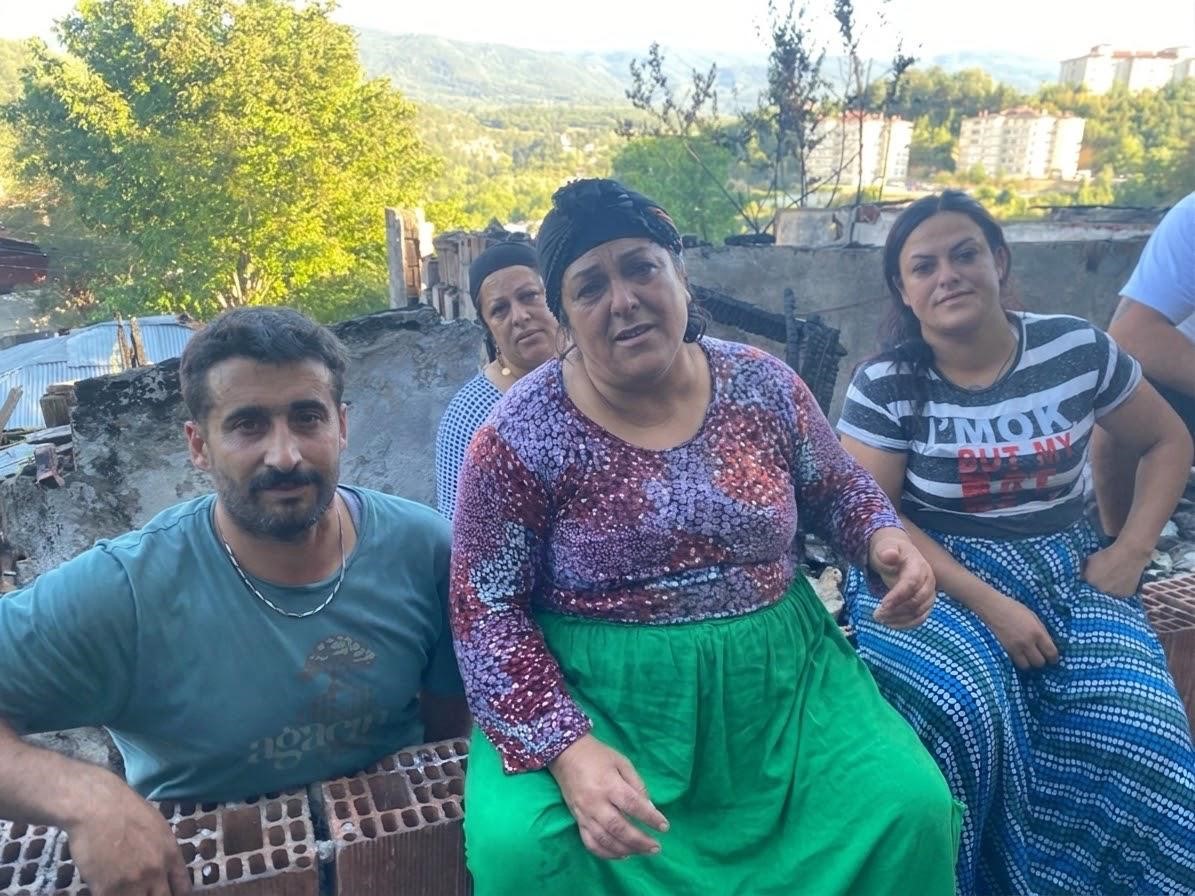 Piknik tüpleri bomba gibi patladı, iki gecekondu küle döndü