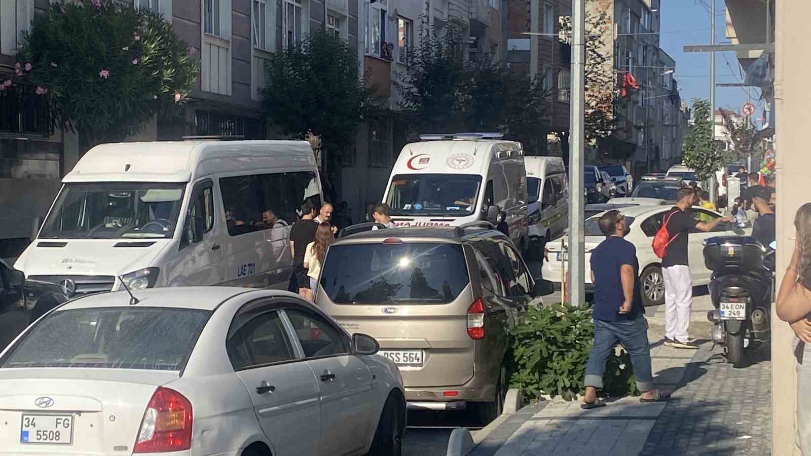 Gaziosmanpaşa’da bir kişi evinde boğazı kesilmiş halde ölü bulundu