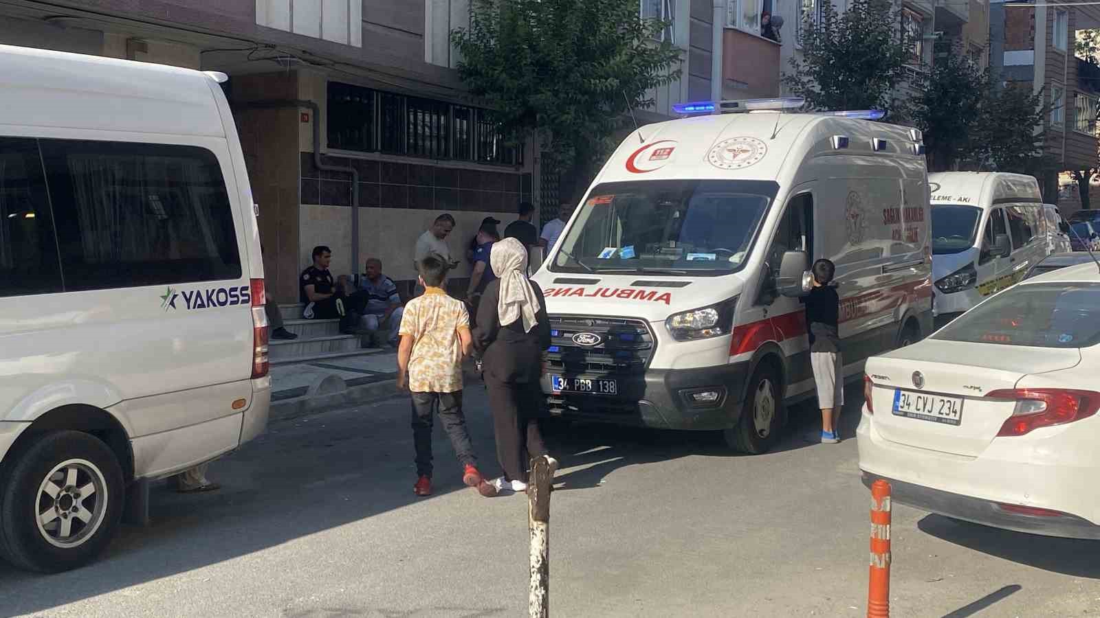 Gaziosmanpaşa’da bir kişi evinde boğazı kesilmiş halde ölü bulundu