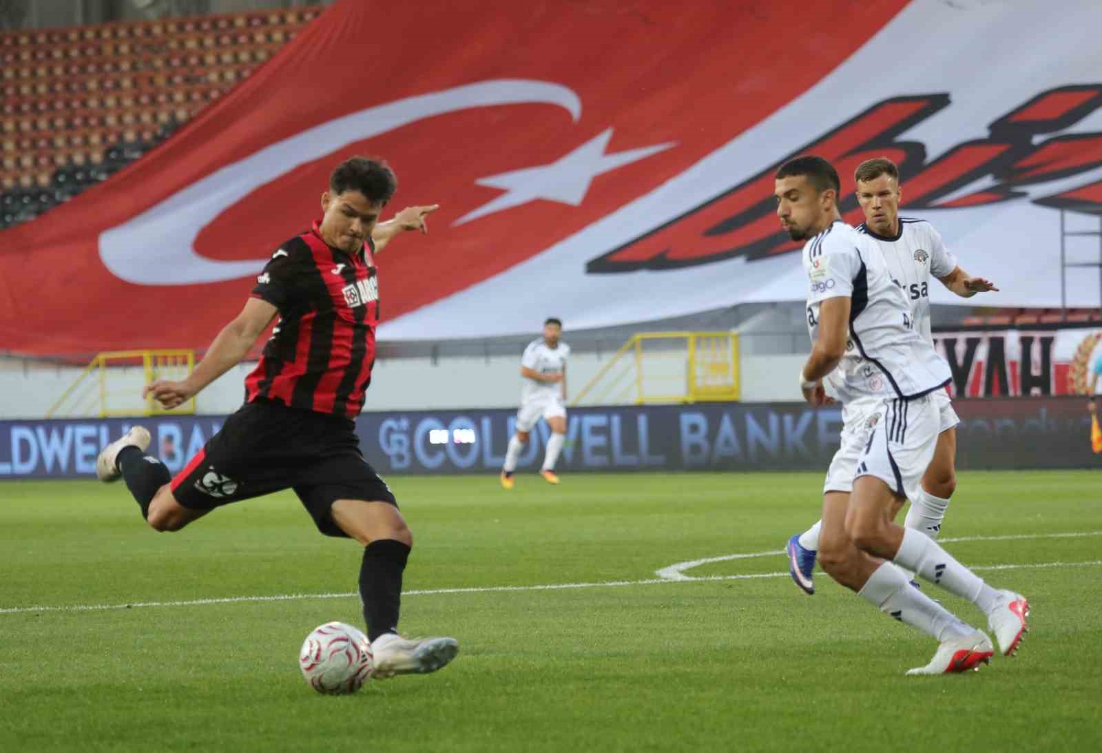 Trendyol Süper Lig: Çorum FK: 0 - Kasımpaşa: 1 (İlk yarı)