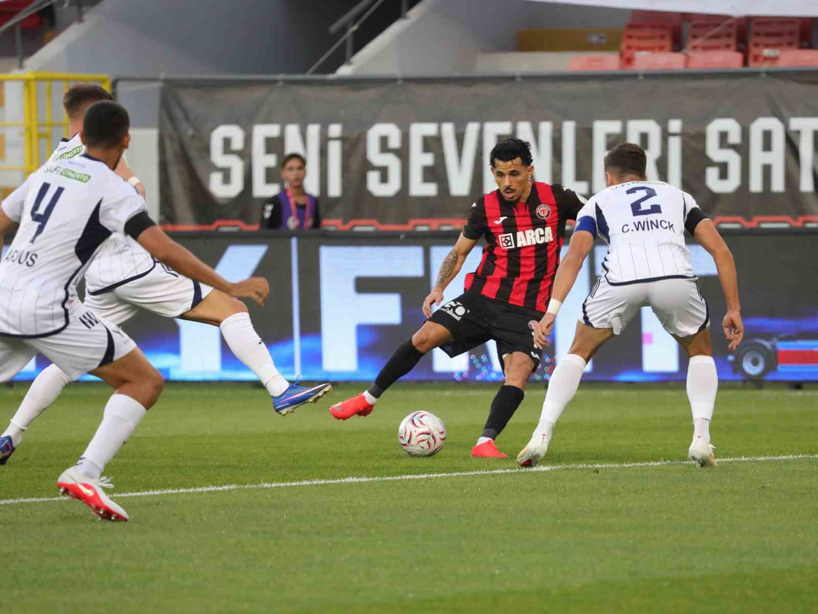 Trendyol Süper Lig: Çorum FK: 0 - Kasımpaşa: 1 (İlk yarı)