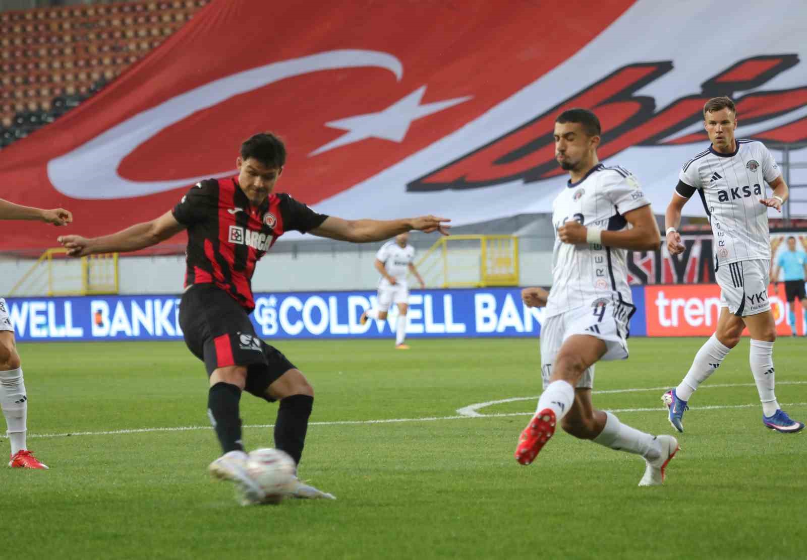 Trendyol Süper Lig: Çorum FK: 0 - Kasımpaşa: 1 (İlk yarı)