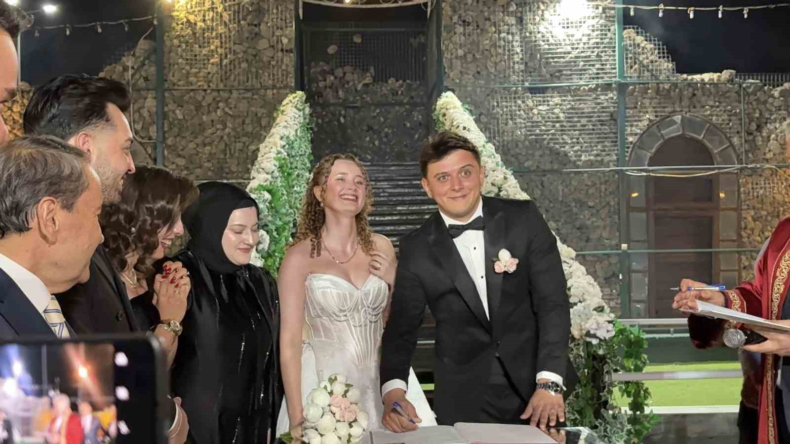 Başeğmez ailesinin mutlu günü