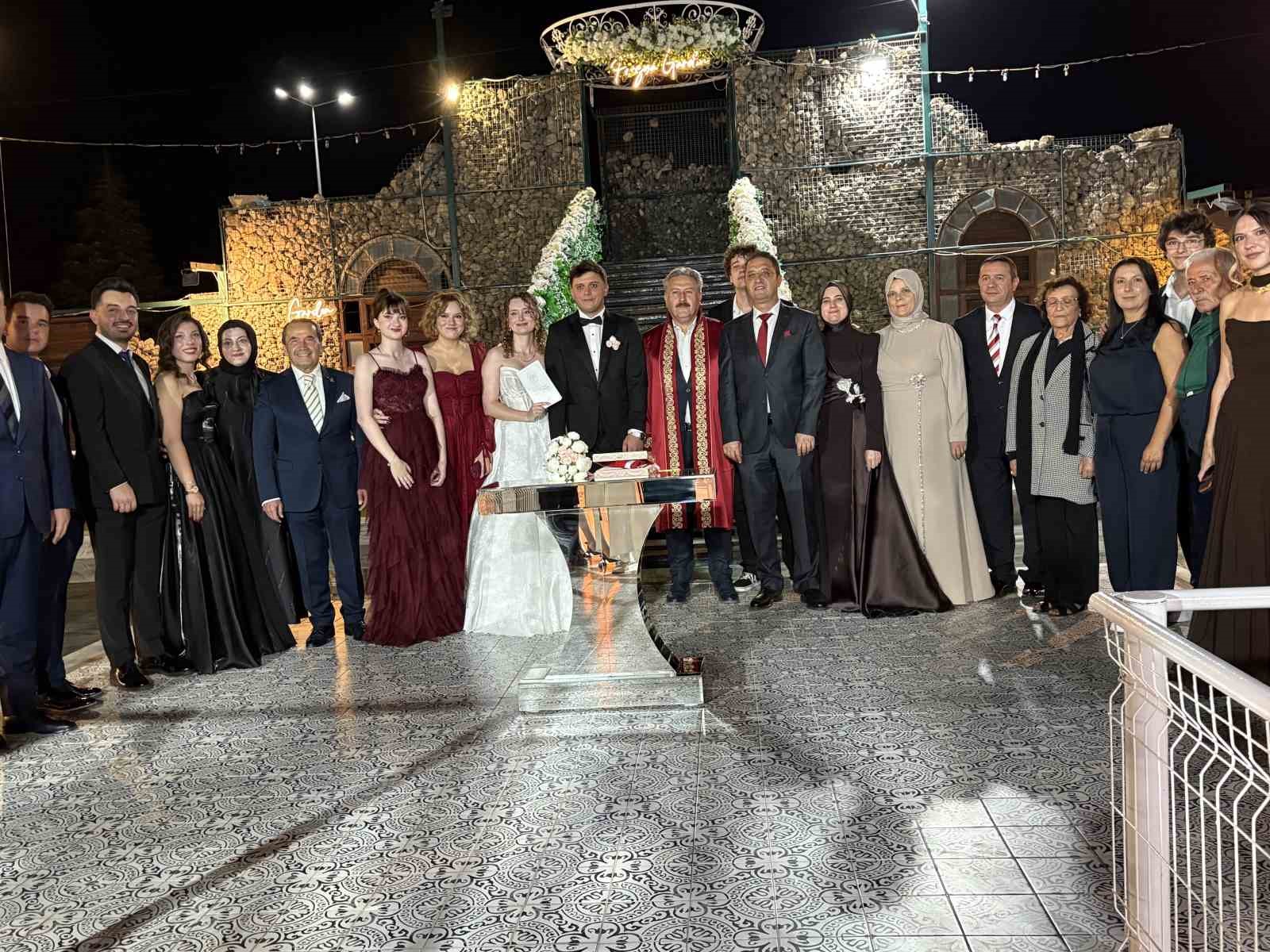 Başeğmez ailesinin mutlu günü