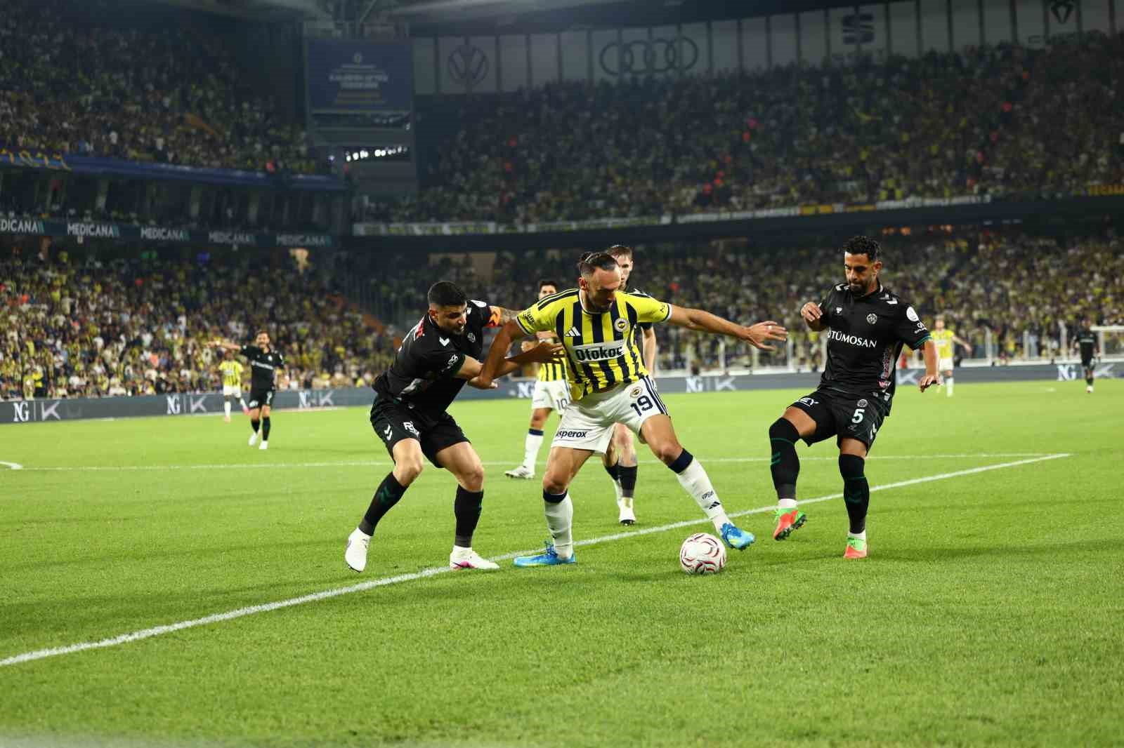Trendyol Süper Lig: Fenerbahçe: 1 - Konyaspor: 1 (Maç devam ediyor)