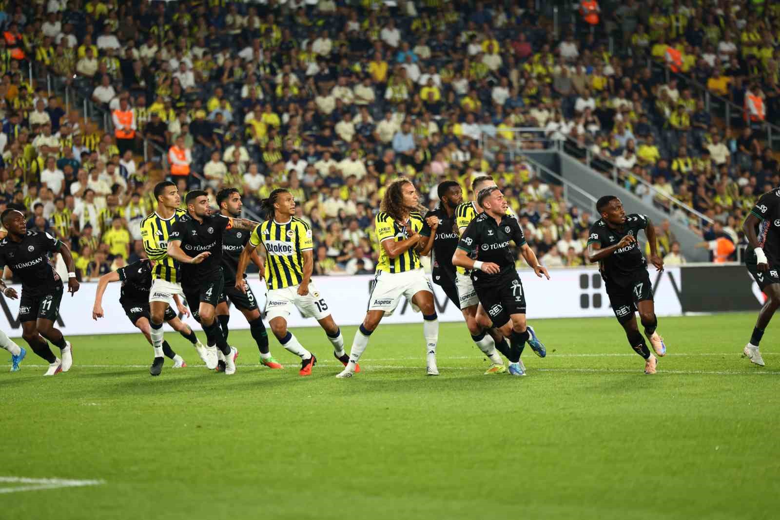 Trendyol Süper Lig: Fenerbahçe: 1 - Konyaspor: 1 (Maç devam ediyor)