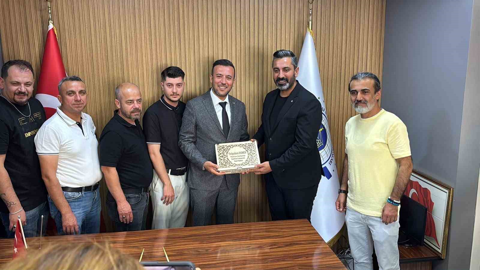 Tavşanlı’da berber ve kuaför esnafının sorunları masaya yatırıldı