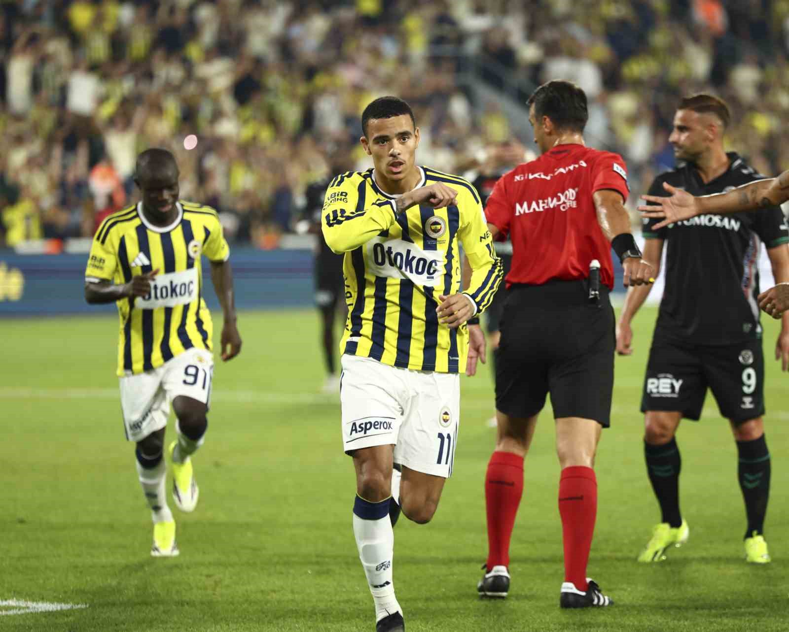 Trendyol Süper Lig: Fenerbahçe: 3 - Konyaspor: 1 (İlk yarı)