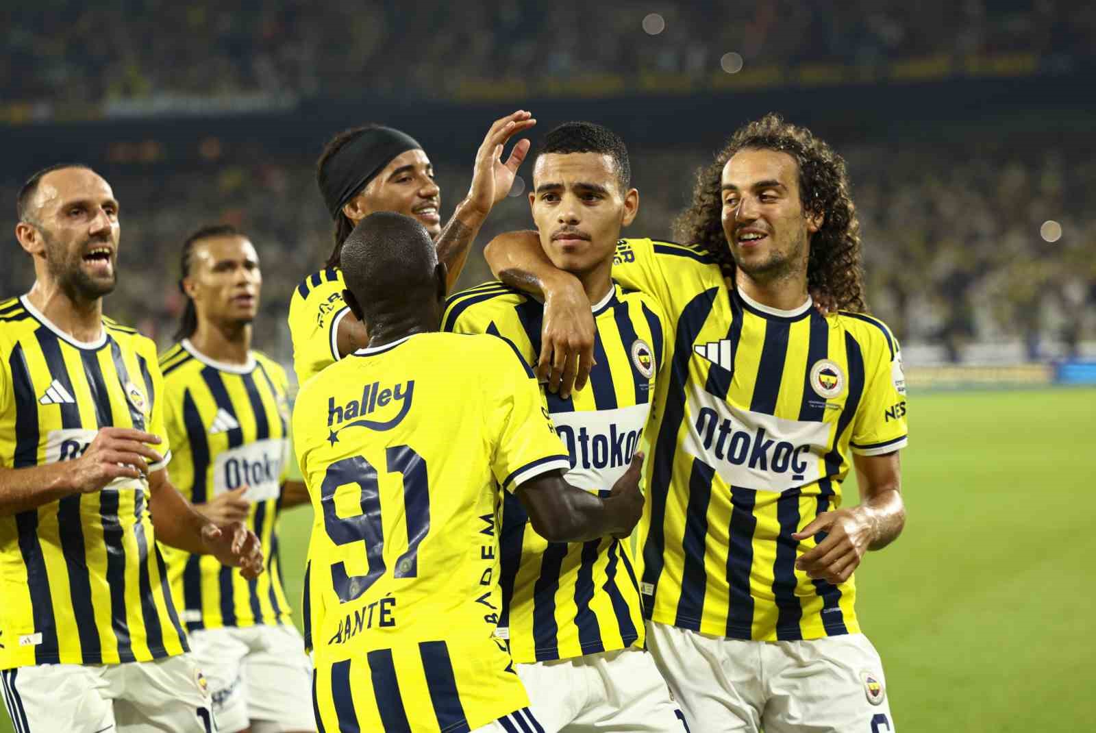 Trendyol Süper Lig: Fenerbahçe: 3 - Konyaspor: 1 (İlk yarı)