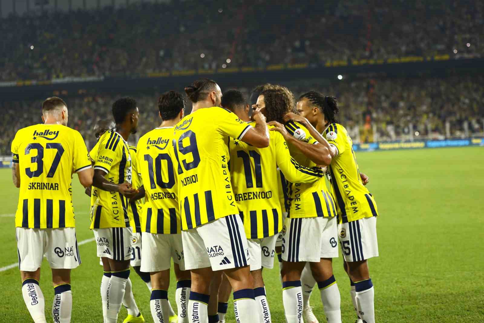 Trendyol Süper Lig: Fenerbahçe: 3 - Konyaspor: 1 (İlk yarı)