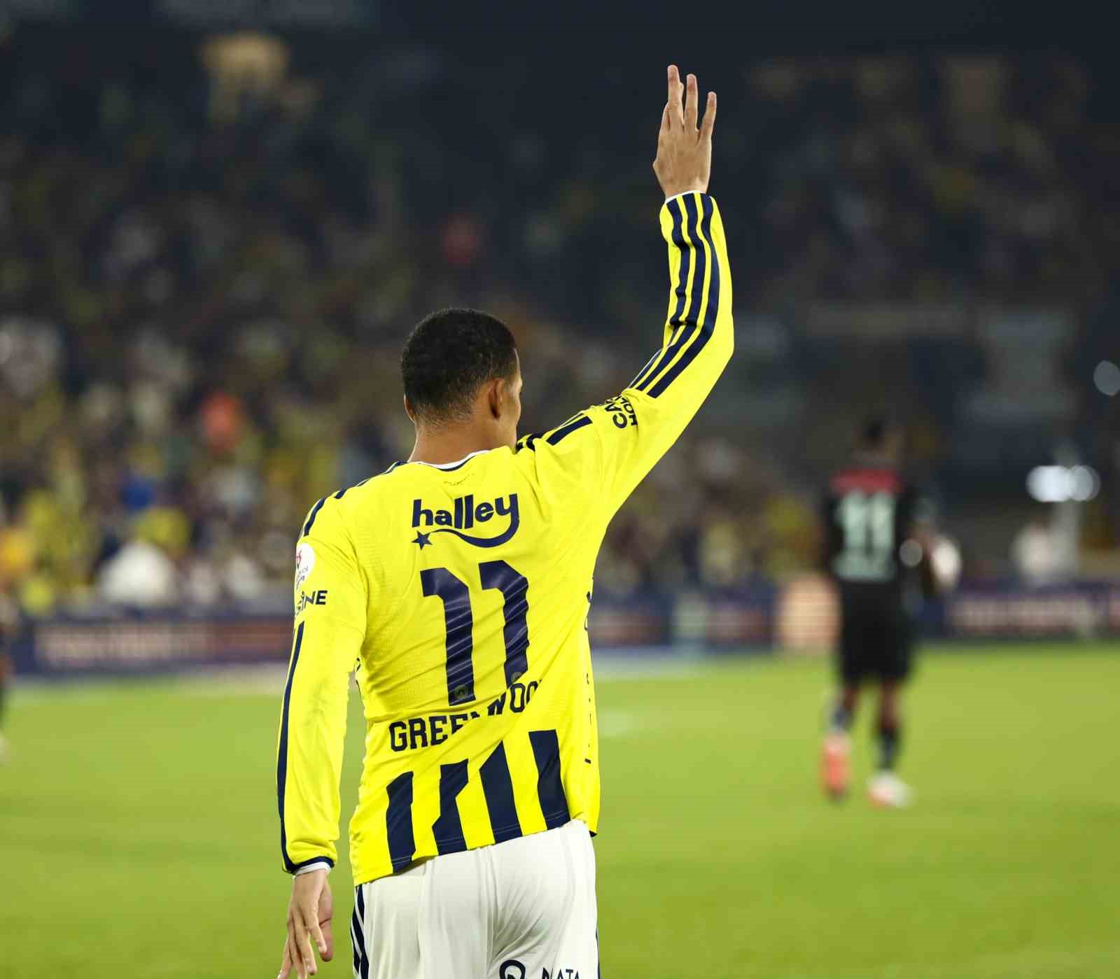 Trendyol Süper Lig: Fenerbahçe: 3 - Konyaspor: 1 (İlk yarı)