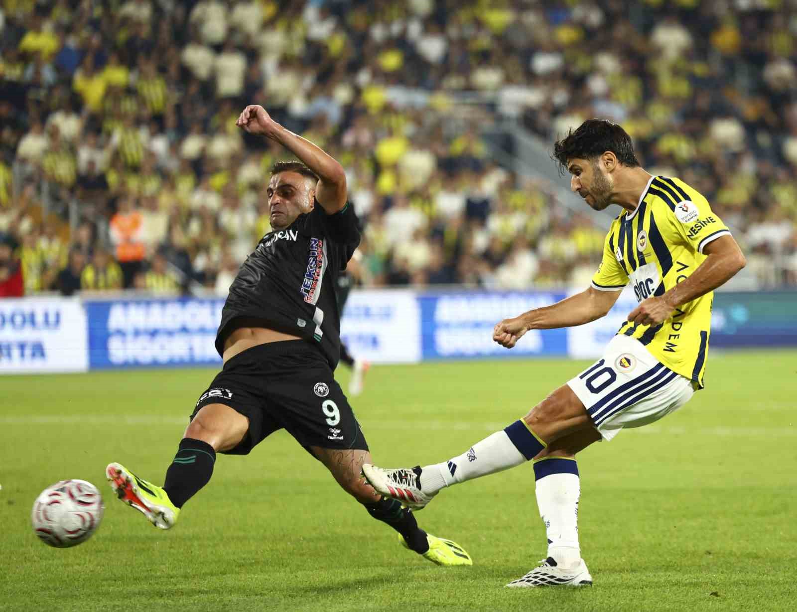 Trendyol Süper Lig: Fenerbahçe: 3 - Konyaspor: 1 (İlk yarı)