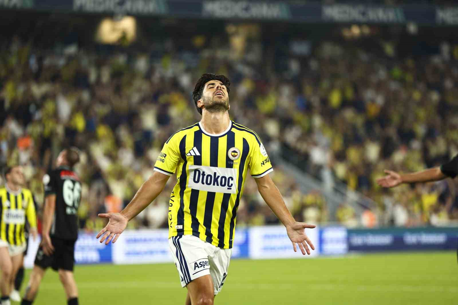 Trendyol Süper Lig: Fenerbahçe: 3 - Konyaspor: 1 (İlk yarı)