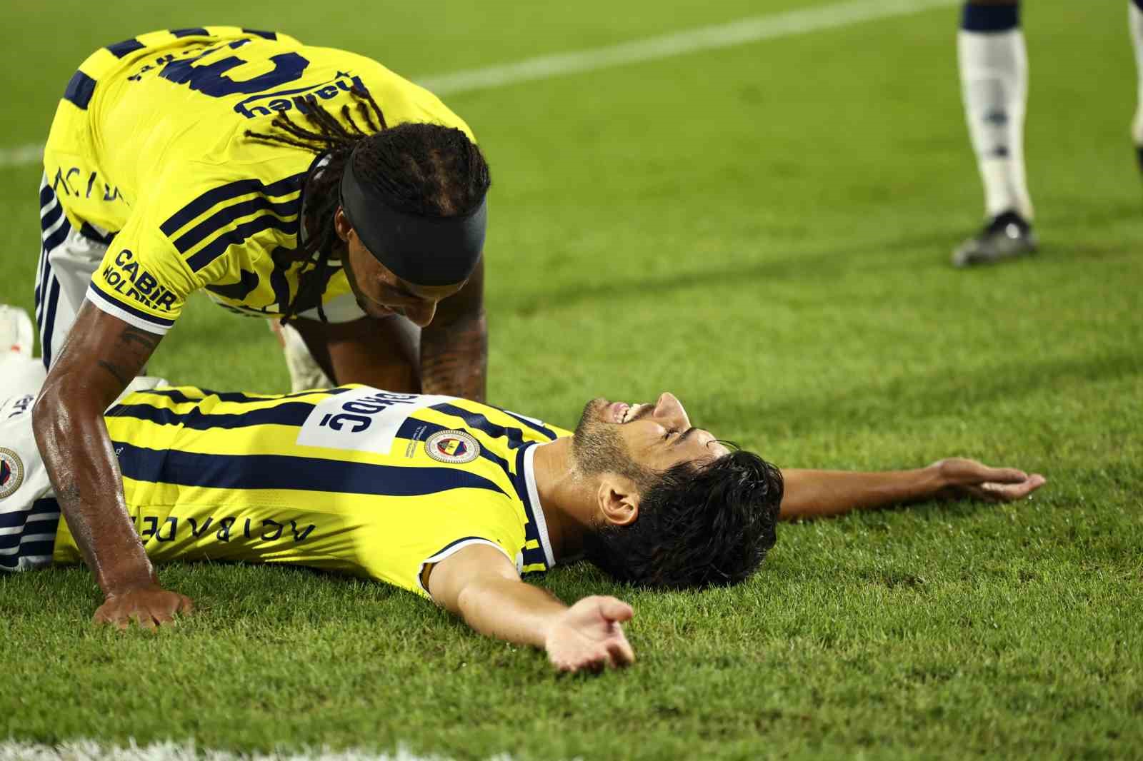 Trendyol Süper Lig: Fenerbahçe: 3 - Konyaspor: 1 (İlk yarı)
