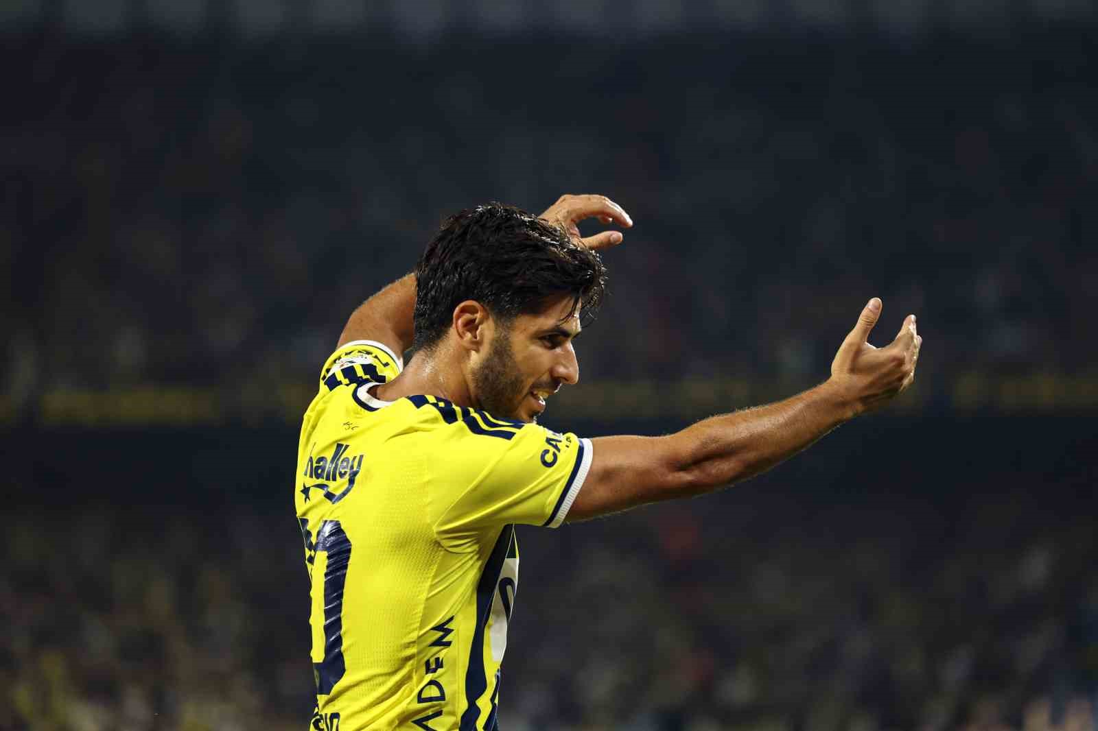 Trendyol Süper Lig: Fenerbahçe: 3 - Konyaspor: 1 (İlk yarı)