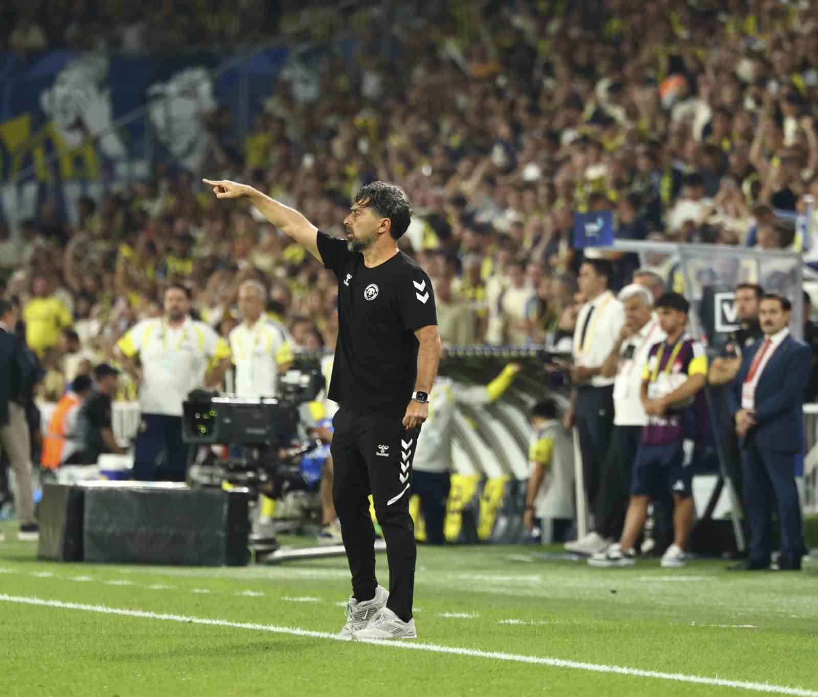 Trendyol Süper Lig: Fenerbahçe: 3 - Konyaspor: 1 (İlk yarı)