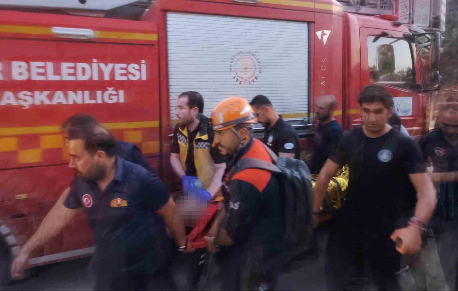 Van’da akarsuya kapılan ailesini kurtarmaya çalışan baba hayatını kaybetti