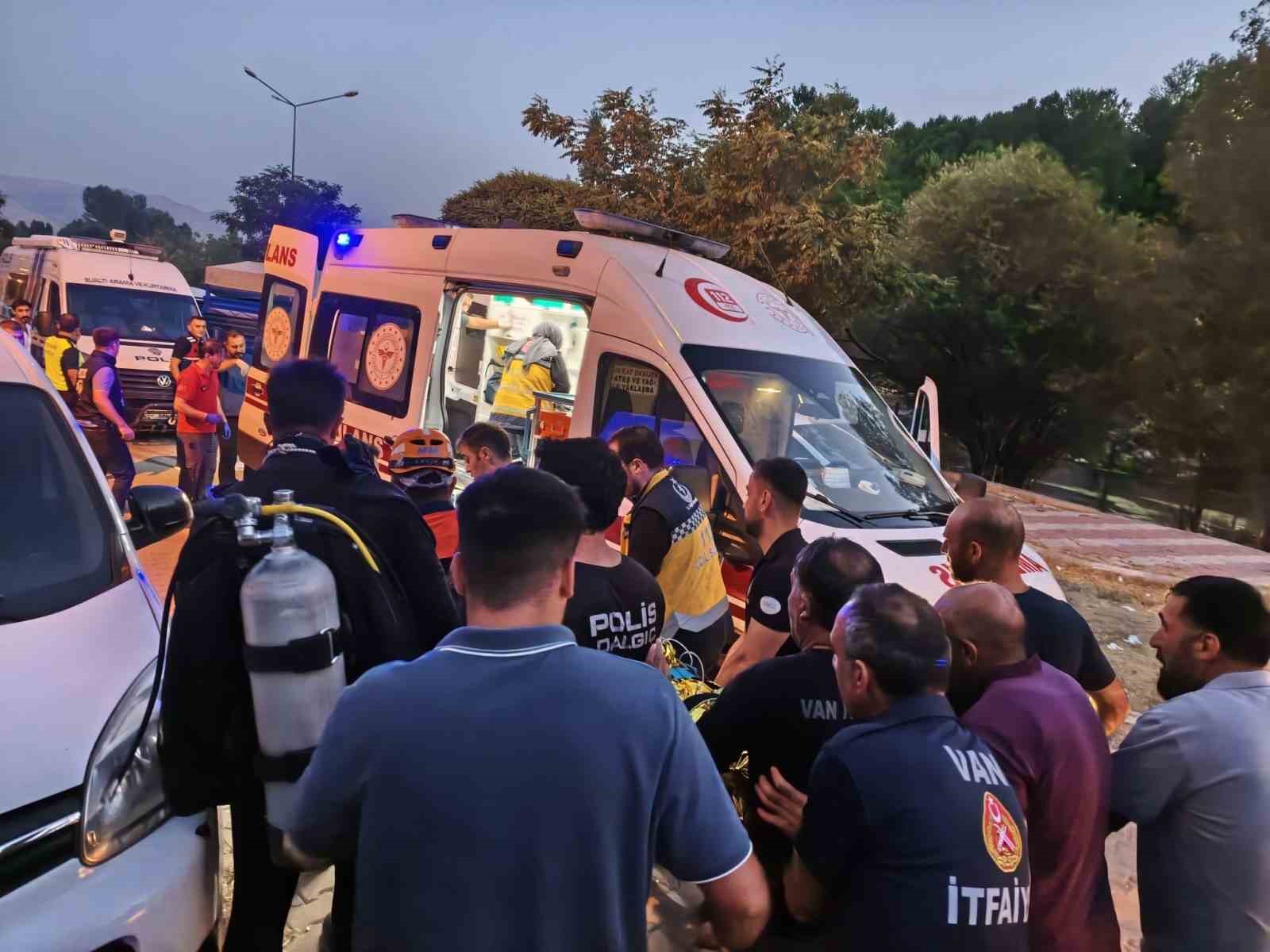 Van’da akarsuya kapılan ailesini kurtarmaya çalışan baba hayatını kaybetti