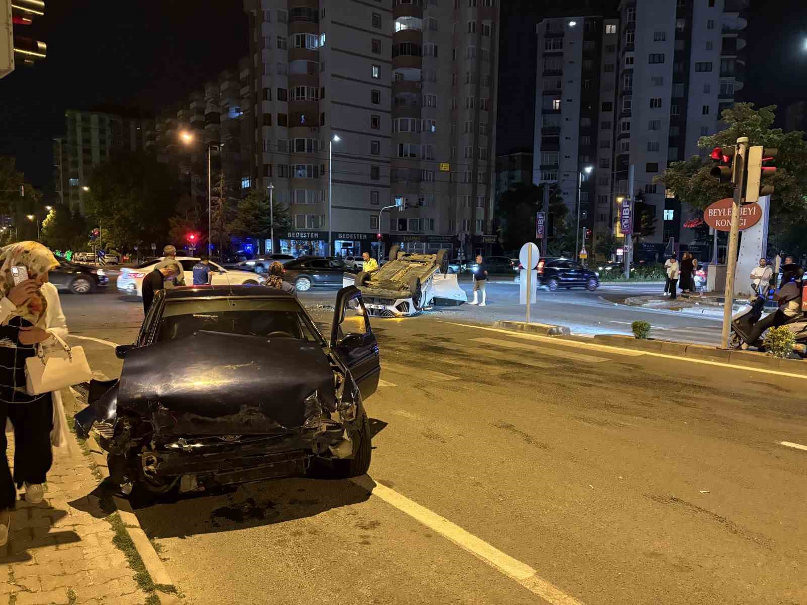 Otomobille çarpışan SUV araç takla attı: 2 yaralı