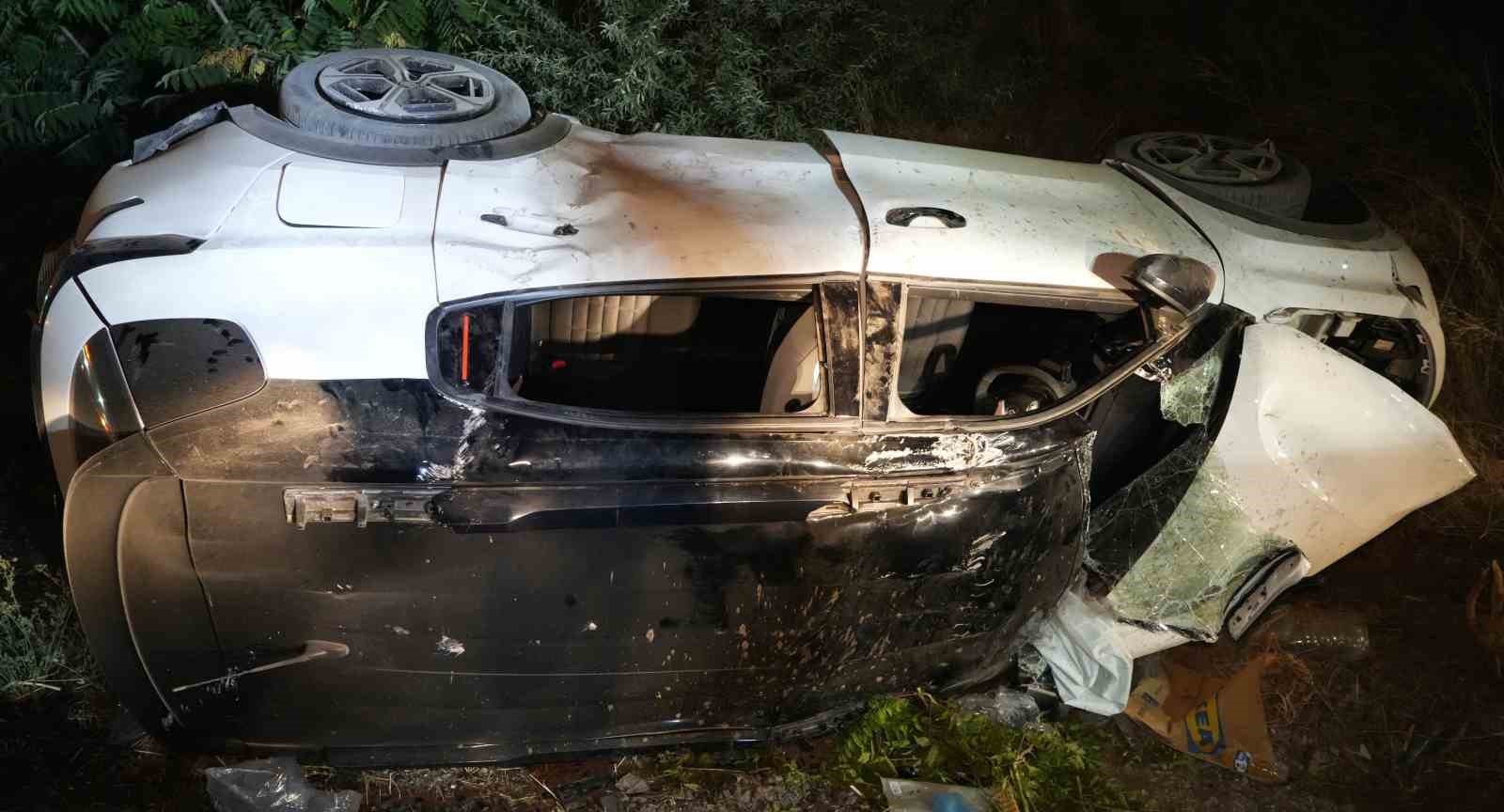 Takla atan otomobil hurdaya döndü: 2 yaralı