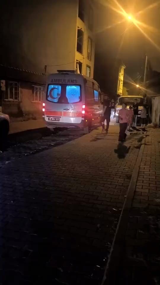Tüfekten çıkan saçma baba ve 4 yaşındaki oğluna isabet etti