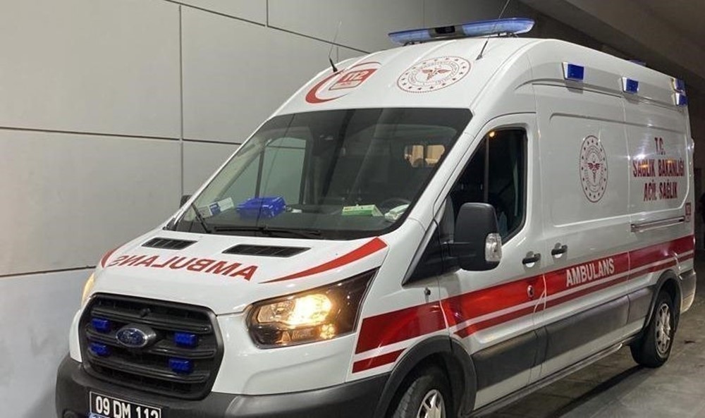 Minibüs tarlaya uçtu: 1 ölü, 2 yaralı