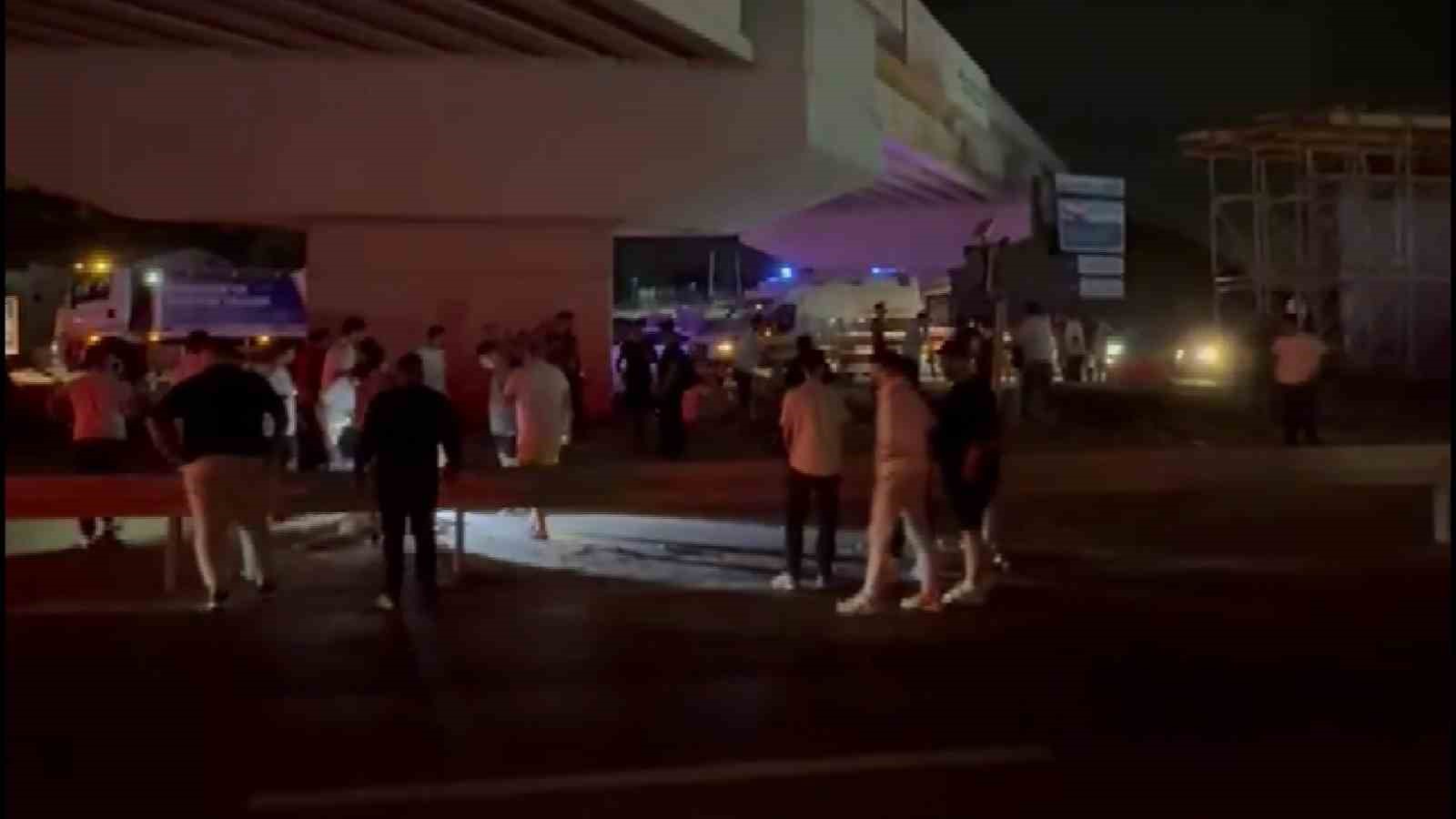 Direksiyon hakimiyetini kaybeden motosiklet sürücüsü bariyere çarparak ağır yaralandı